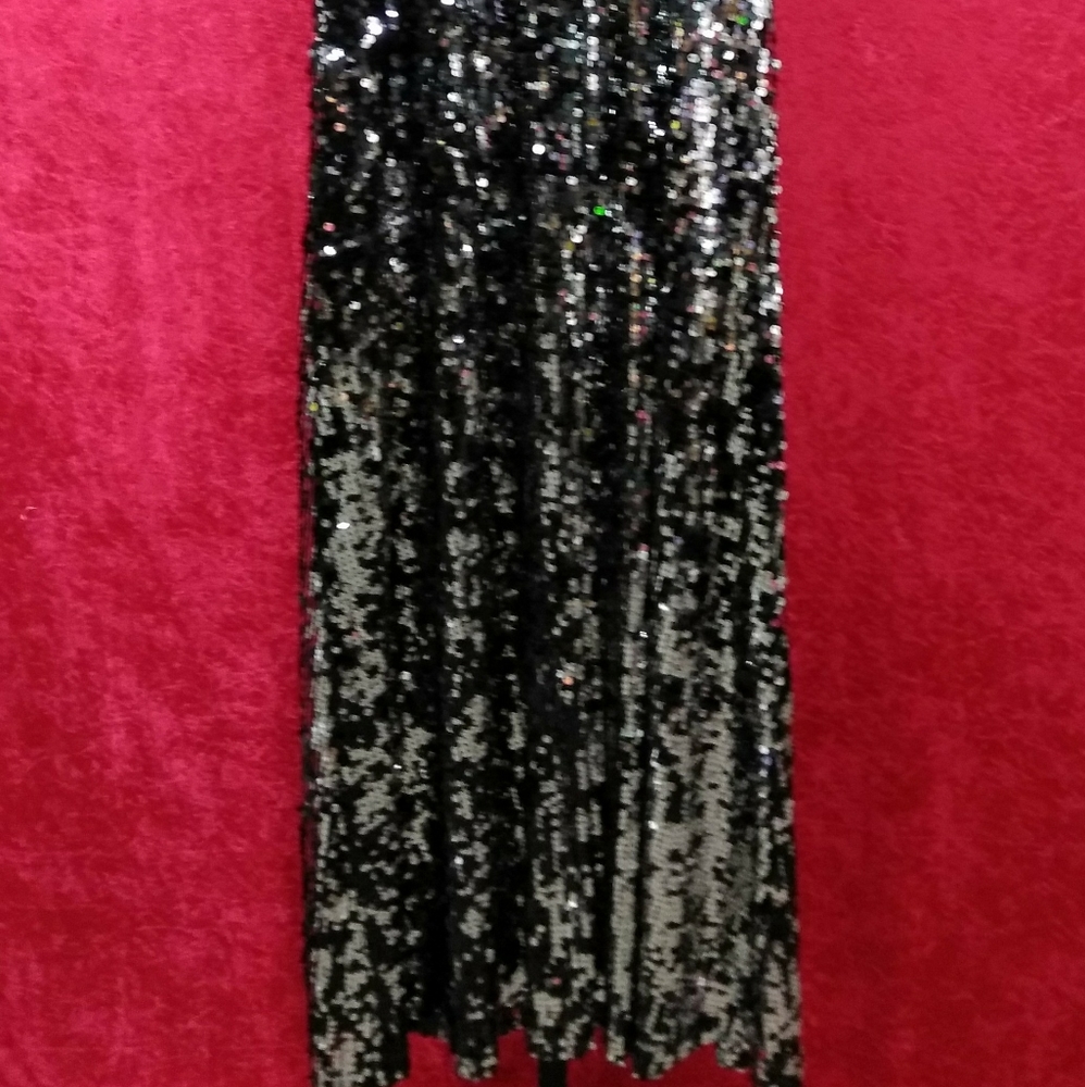 Dresses - Picture 2 of 2